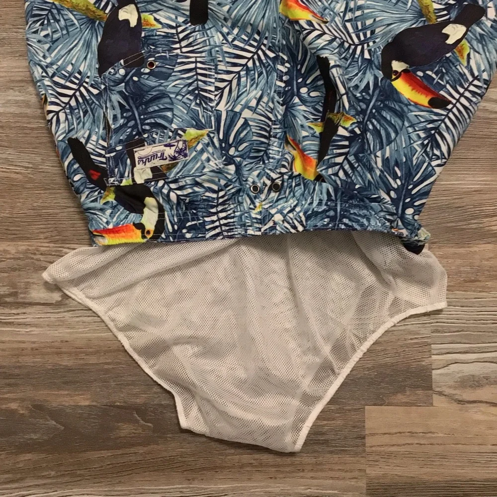 Trunks Surf & Swim Co Blue Tropical Tucan Print Mesh Lining Swim Trunks Medium